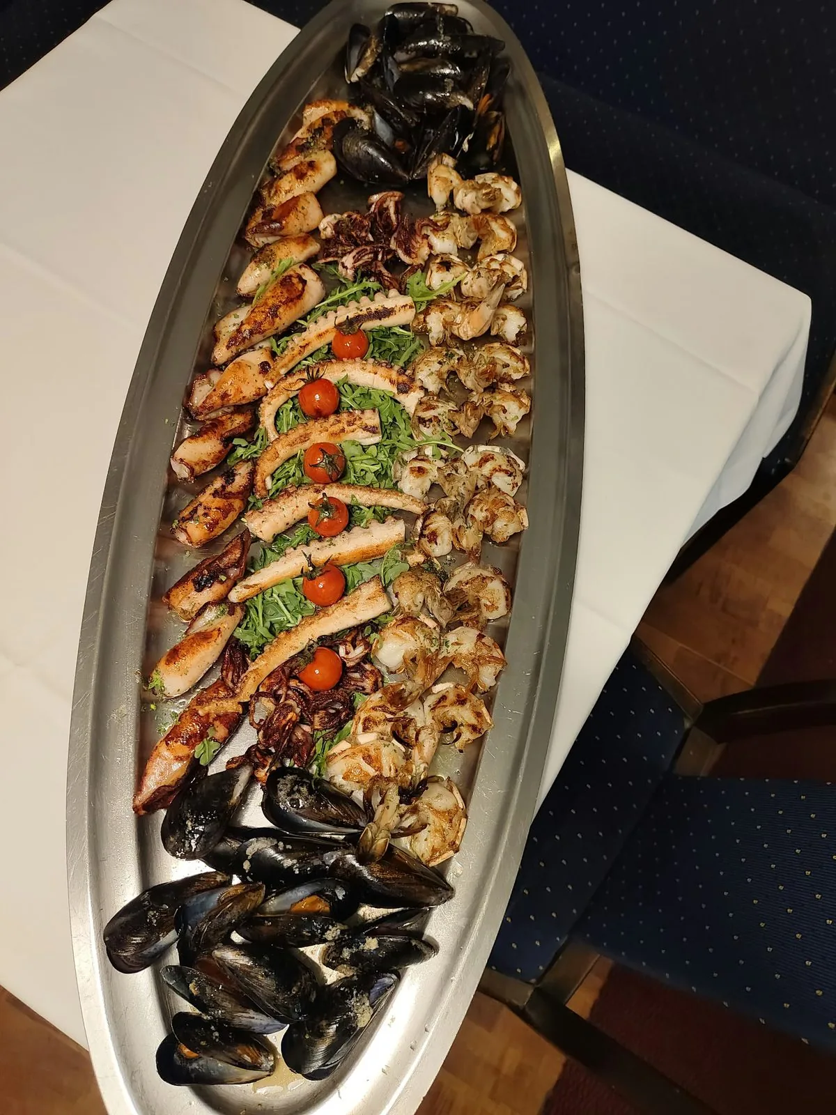 Grilled seafood with mussels